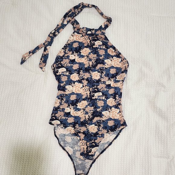 Floral backless halter onsie - Picture 1 of 5